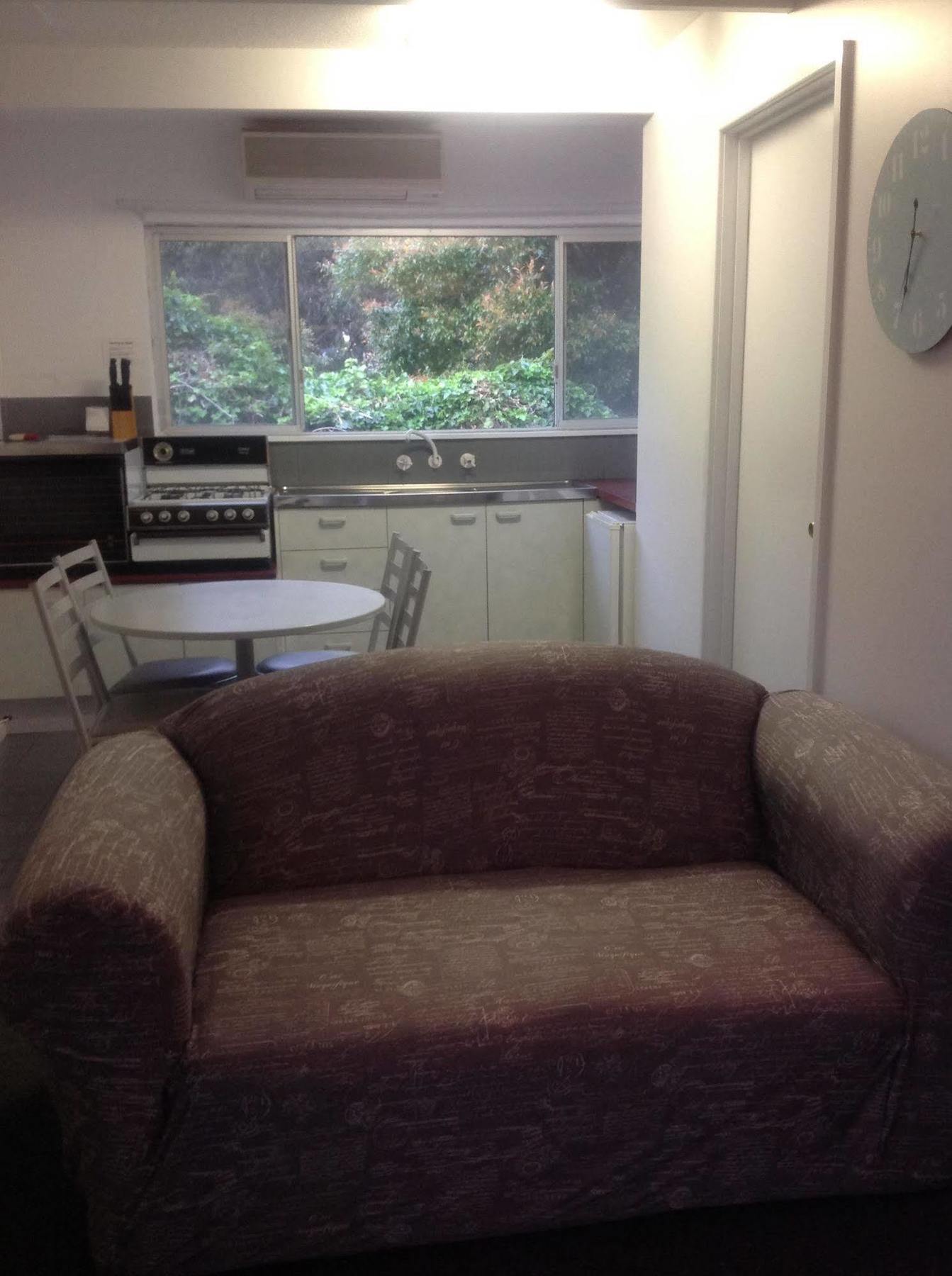 Farnboro 3*